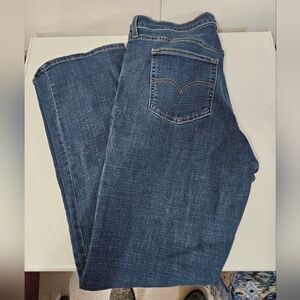 Levis 725 High Rise Bootcut Dark Wash Jeans!
